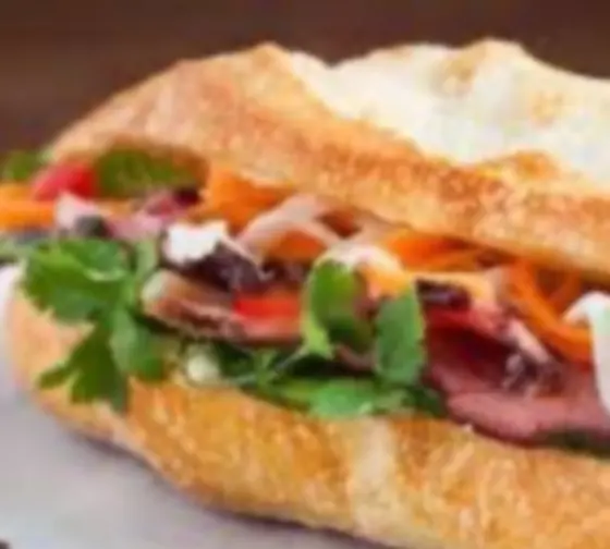 Hình ảnh Bánh mì patê thịt chả