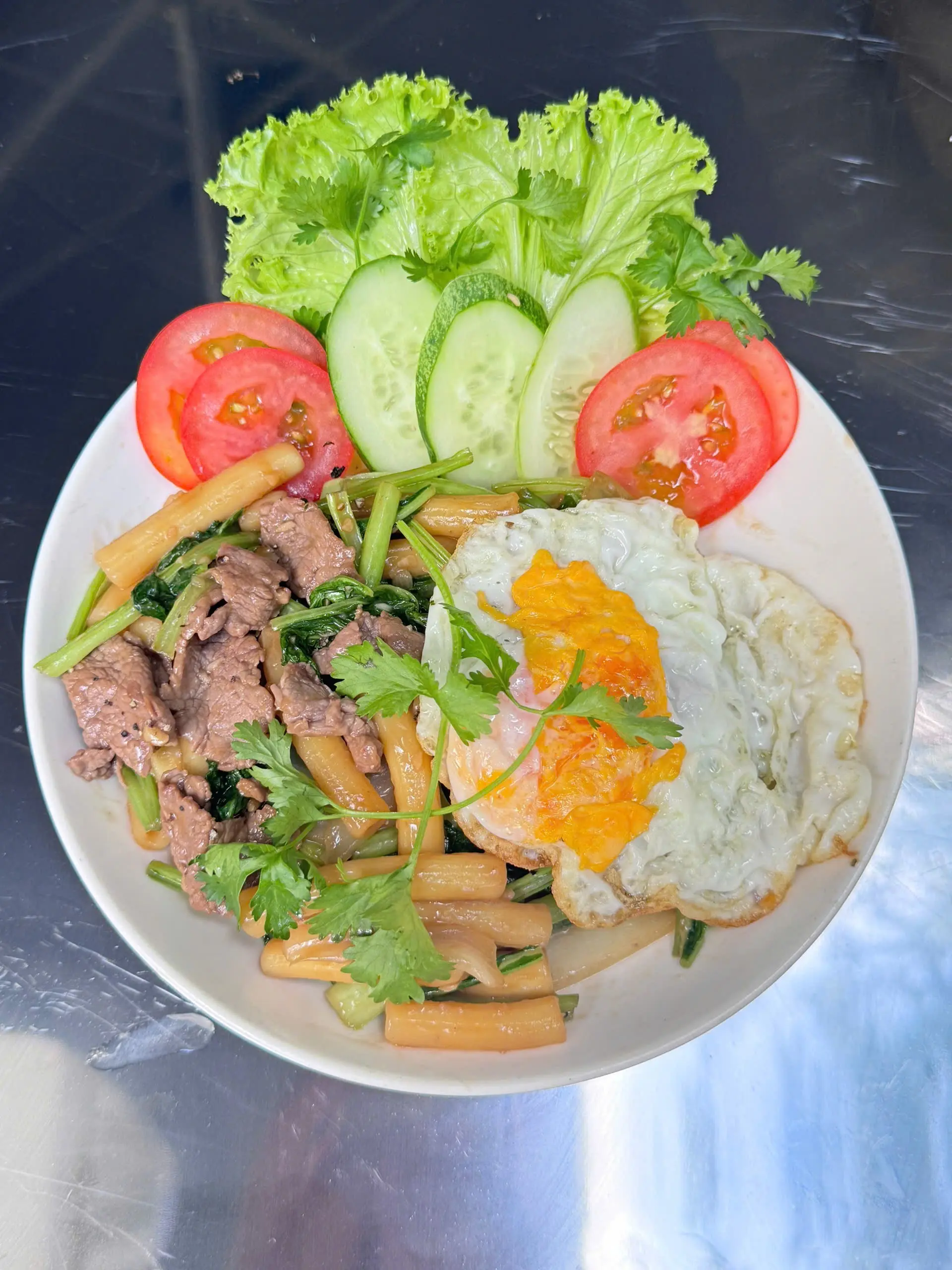 Hình ảnh Nui xào bò với trứng