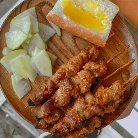 Hình ảnh Combo 10 xiên 2 bánh mì bơ