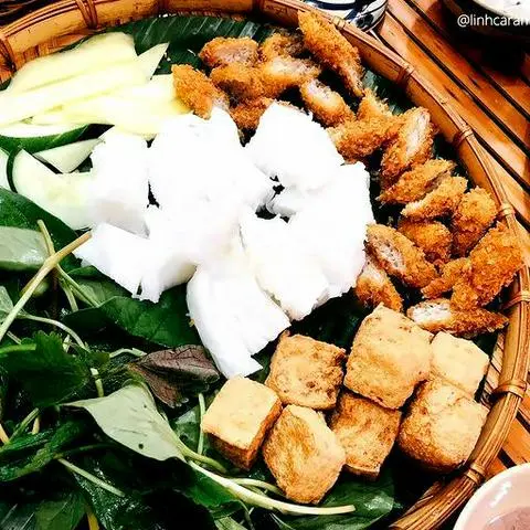 Hình ảnh Bún đậu thịt nem chua rán
