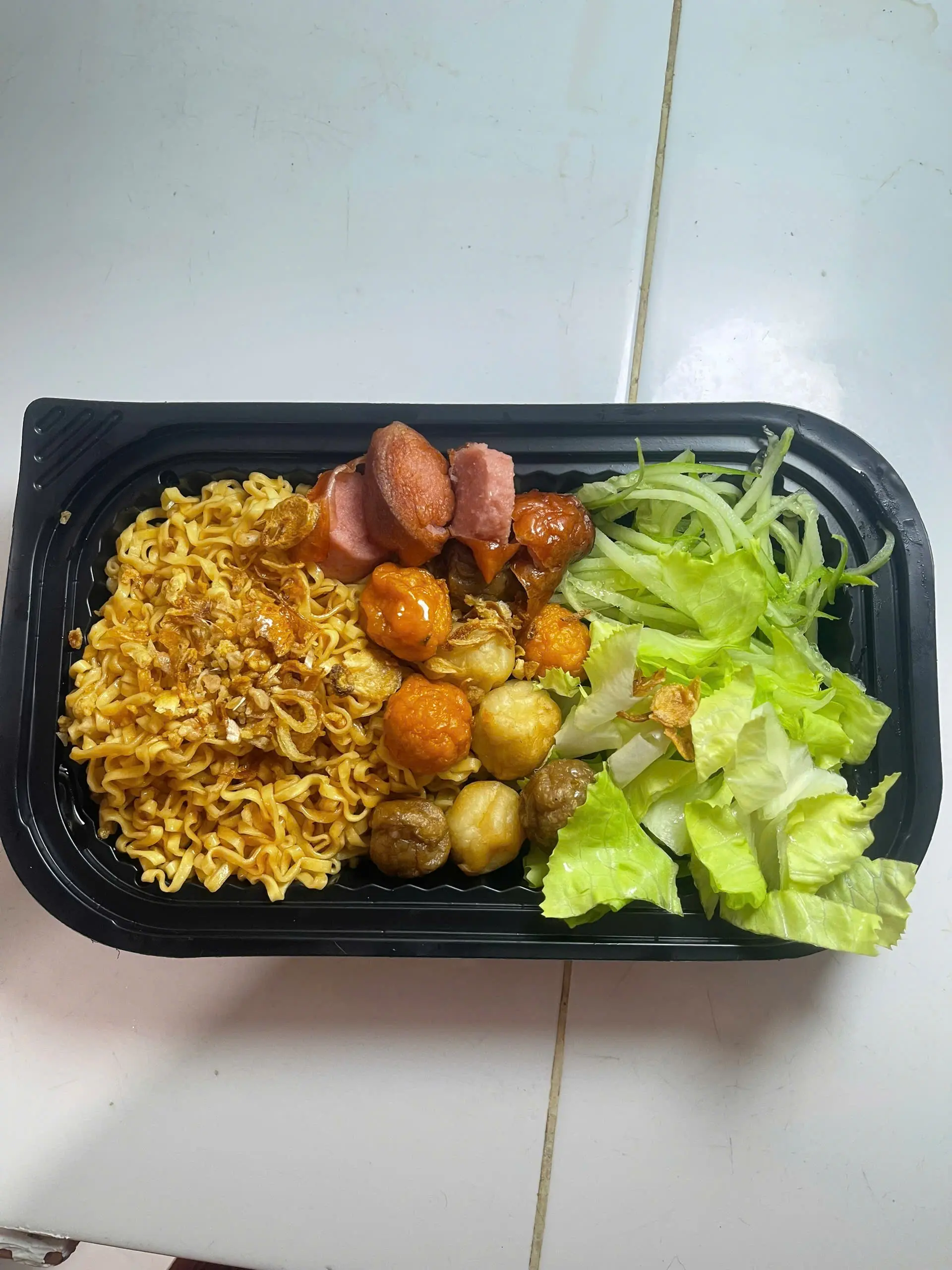 Hình ảnh Mì Trộn Sốt Thái Sa Tế Siêu Cay