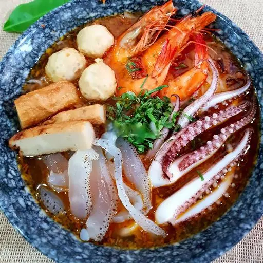 Hình ảnh Bún thái đầy đủ - sứa