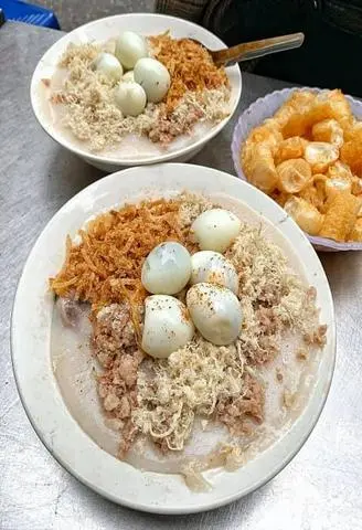 Hình ảnh Cháo trắng thịt băm trứng cút