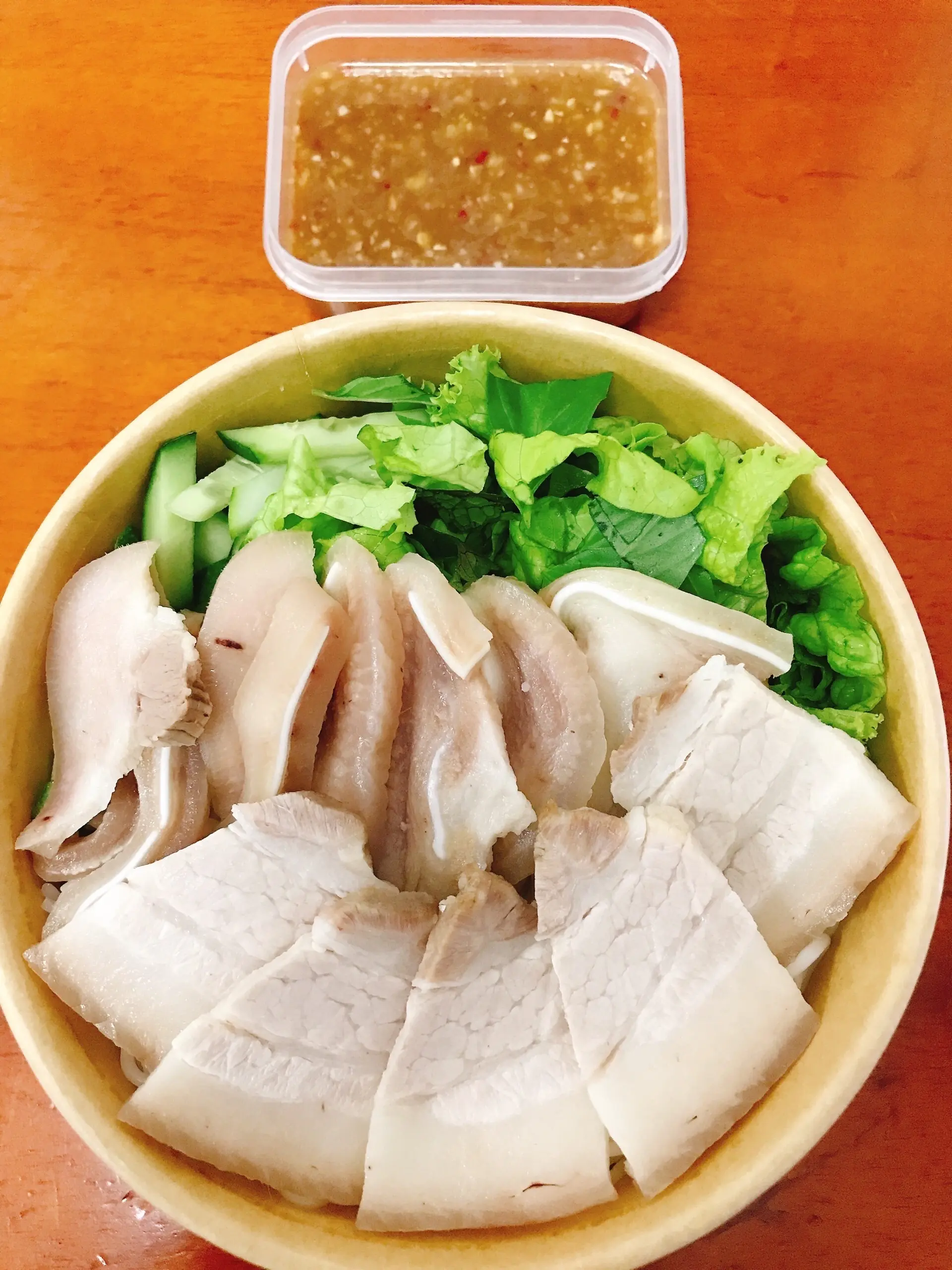 Hình ảnh Bún mắm nêm tai heo - thịt luộc
