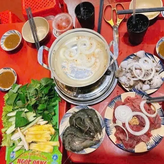 Hình ảnh Combo thần thánh ( bò + bạch tuộc + tôm sú ) 3 người ăn - Đầy đủ rau, bún