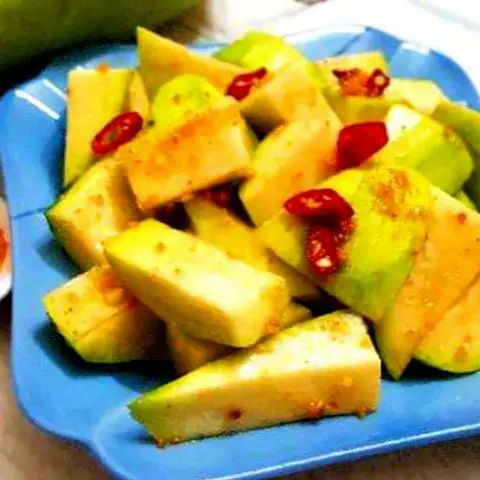 Hình ảnh Xoài đeo lắc mắm đường 500gr