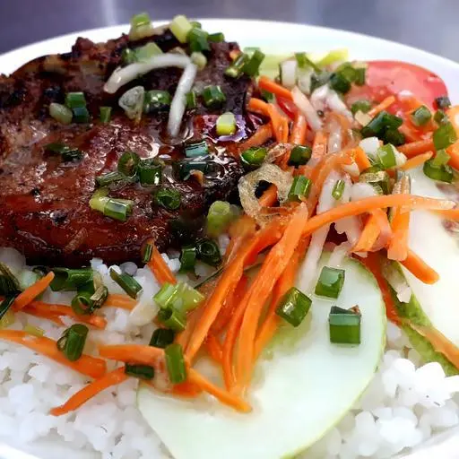 Hình ảnh Cơm Tấm Sườn Nướng 