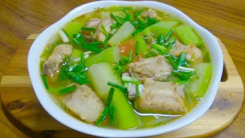 Hình ảnh Cơm Sườn Hầm Bí Xanh