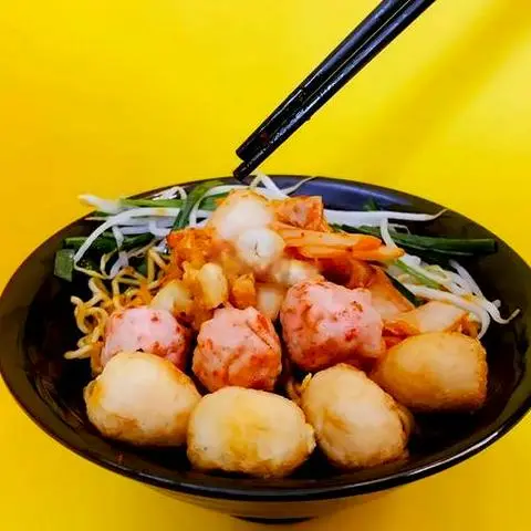Hình ảnh Mì trộn bò viên - Cá viên chiên - Trà sữa hoặc hồng trà