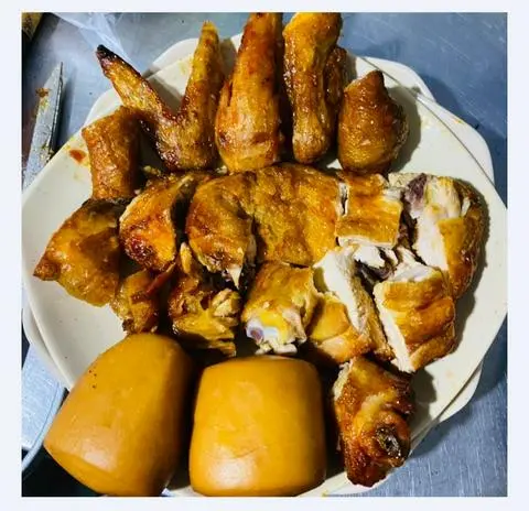 Hình ảnh Gà Quay Bánh Bao 1/2 con - Vị Cay Cay
