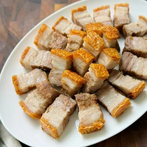 Hình ảnh Heo Quay Da Giòn Thêm