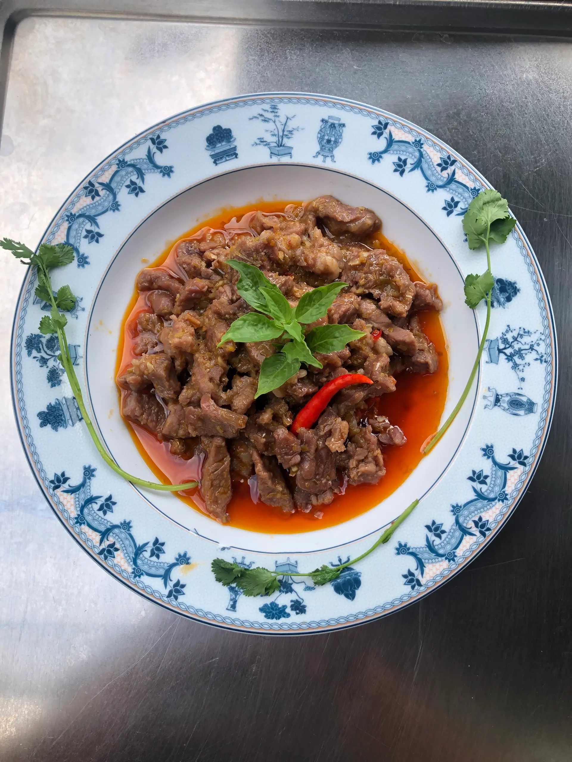 Hình ảnh Cơm nạm bò xào xa tế +rau xào + canh rau + trái cây 