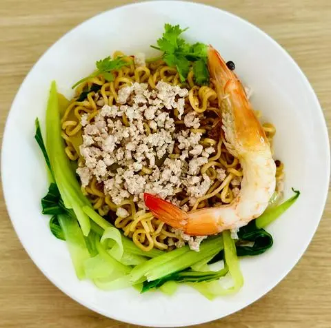 Hình ảnh Mì trộn tôm thịt