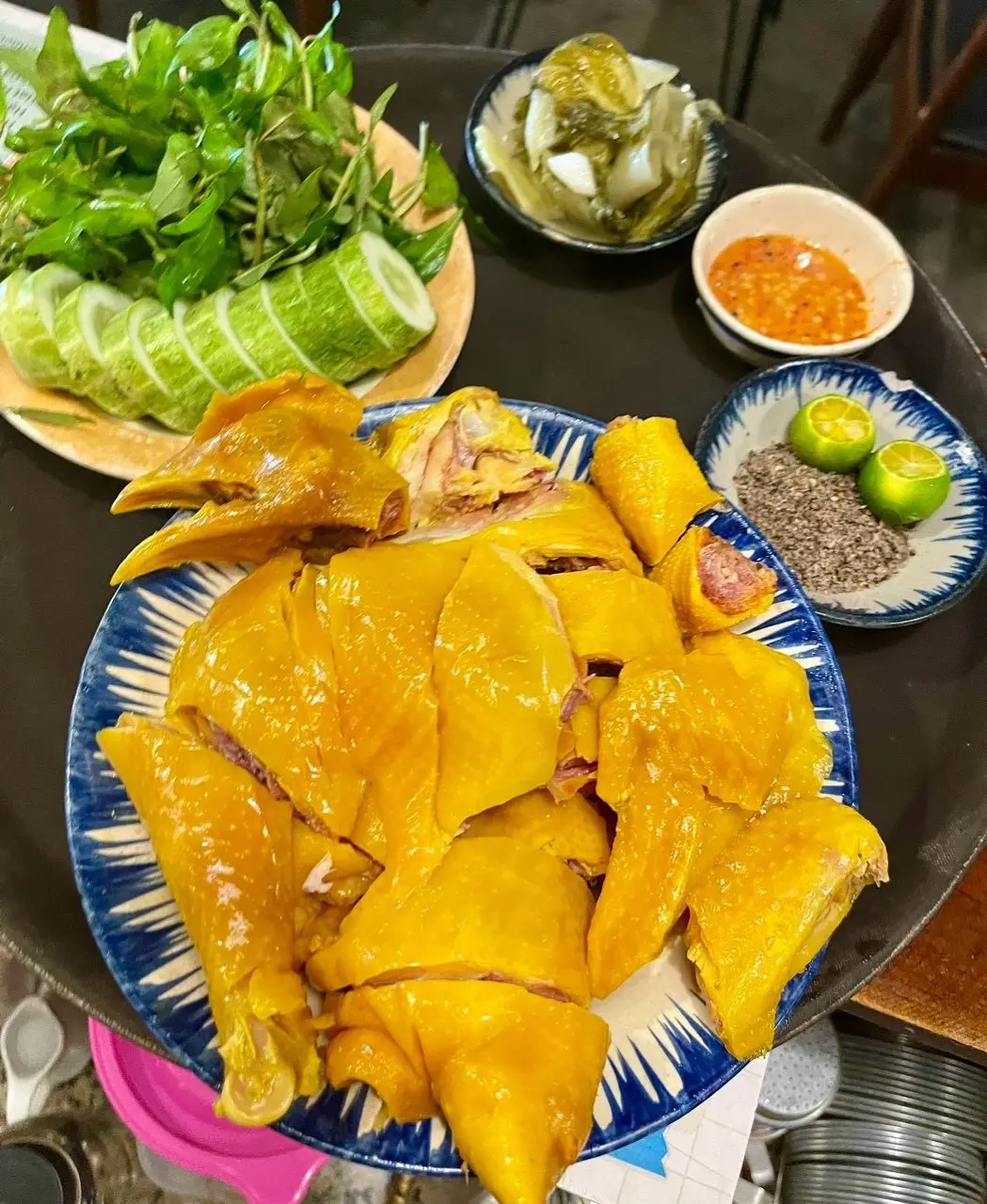 Hình ảnh Gà Ri Ủ Muối nguyên con đặt biệt 