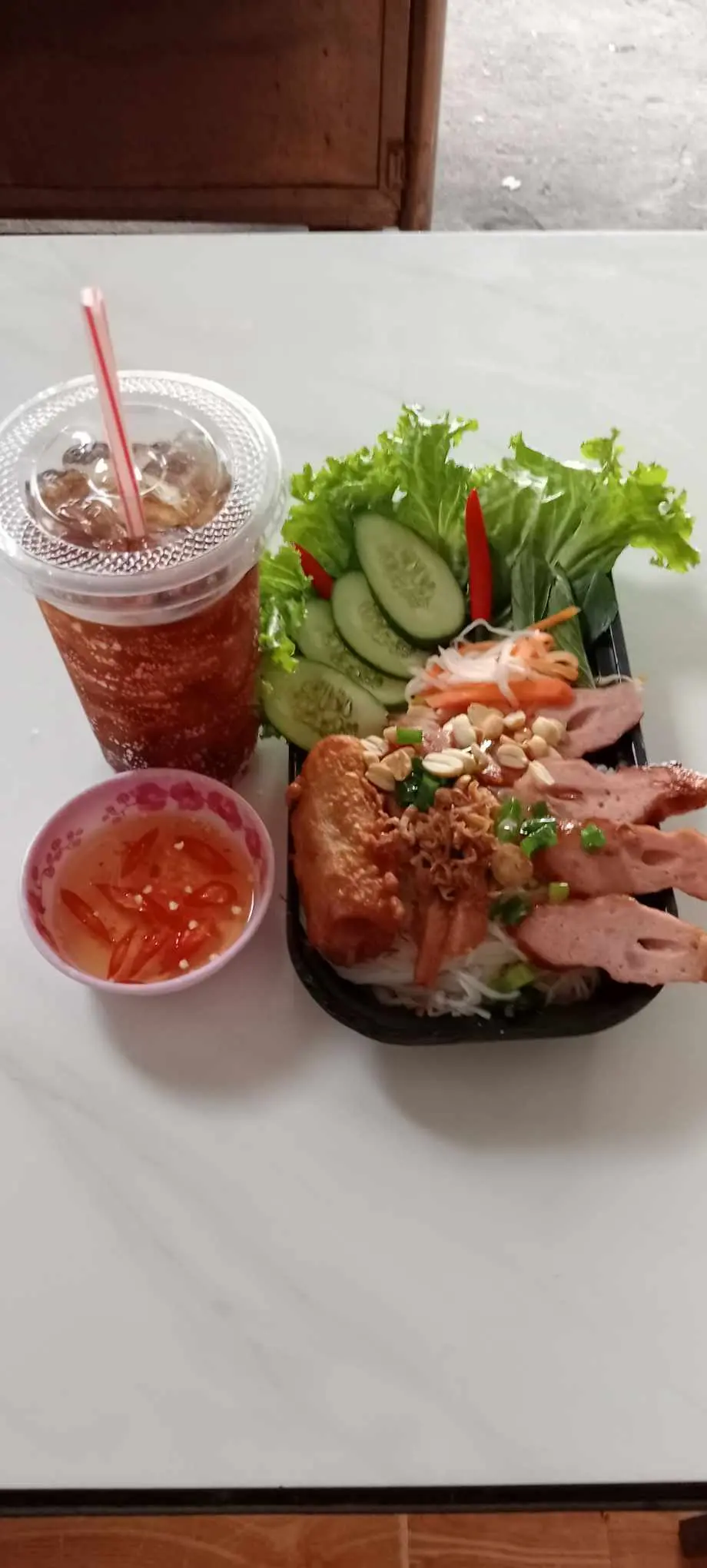 Hình ảnh Bún bì thịt nướng - 1 ly nước tùy chọn (Sâm/ Coca/ Trà xanh/ Trà ô long/ Trà chanh)