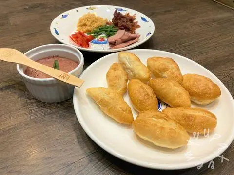 Hình ảnh Bánh mì Muối Tiêu + Nước Tương ( ăn chay được)
