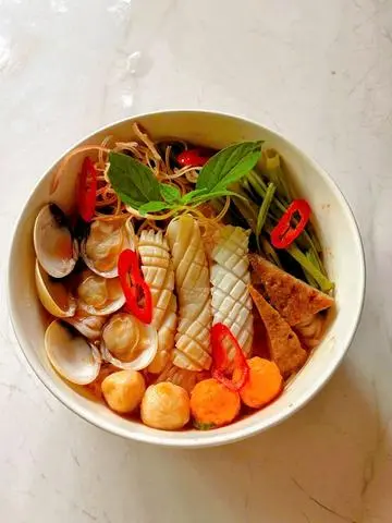 Hình ảnh bún thái mực + trà tắc cam xoài 