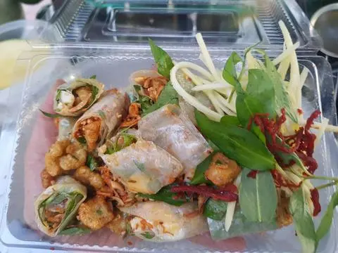 Hình ảnh Bánh tráng cuốn trộn tóp mỡ
