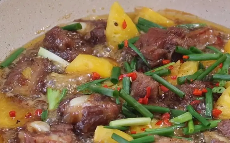 Hình ảnh Cơm suờn kho thơm + 1 ly nuớc