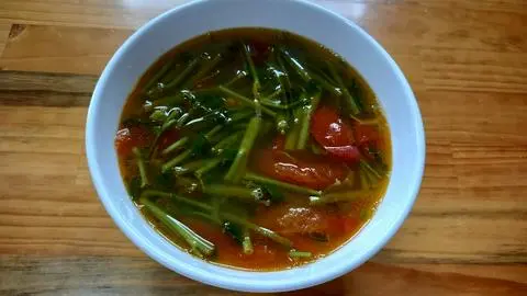 Hình ảnh Canh rau muống nấu chua