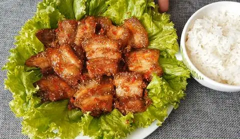 Hình ảnh Cơm chiên dương châu ba rọi sốt mắm tỏi