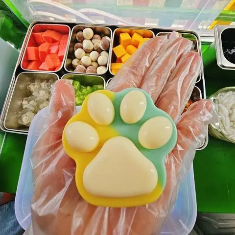 Hình ảnh Chân mèo lớn