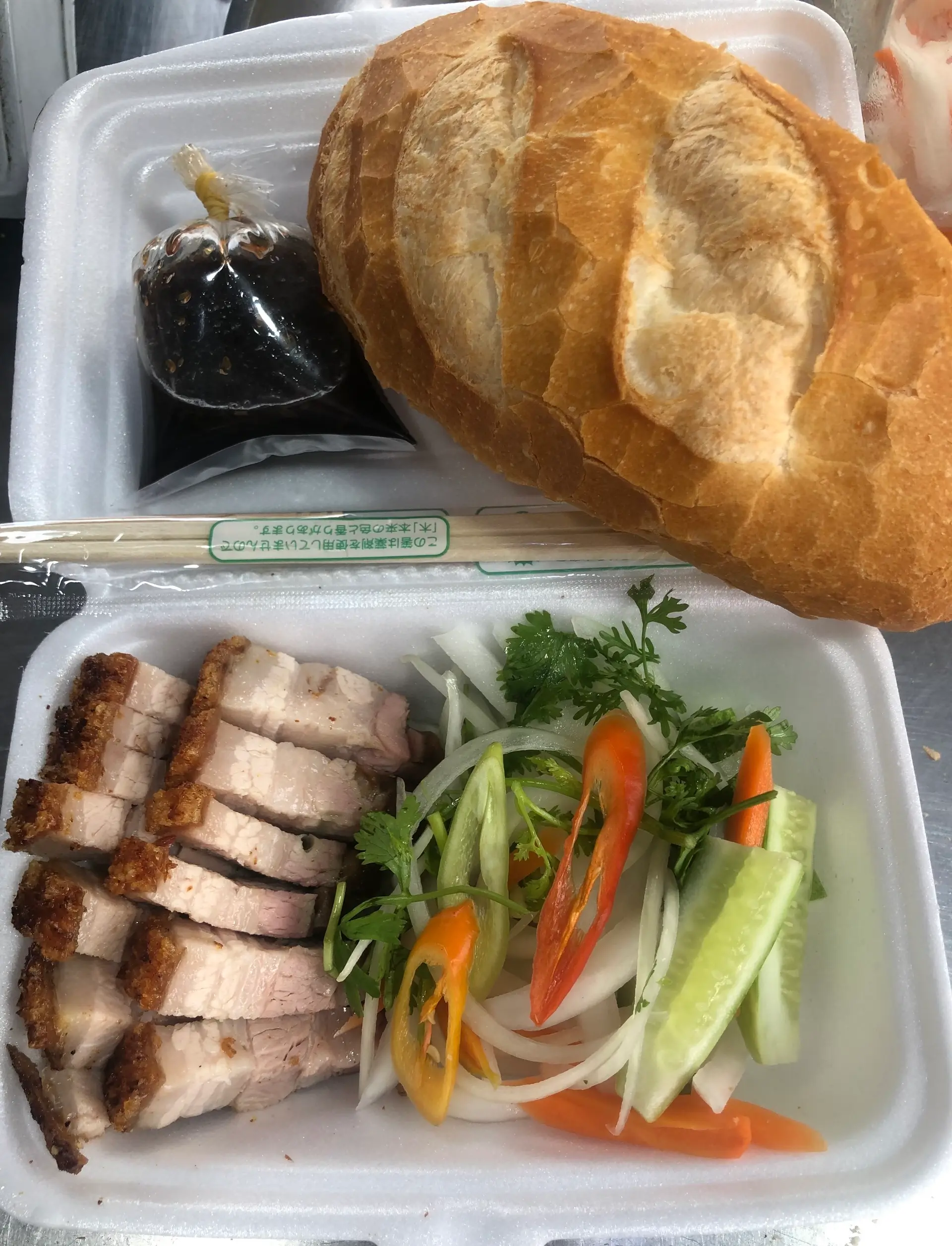 Hình ảnh Bánh Mì Heo Quay Đặc Biệt (thịt, rau dưa để riêng)