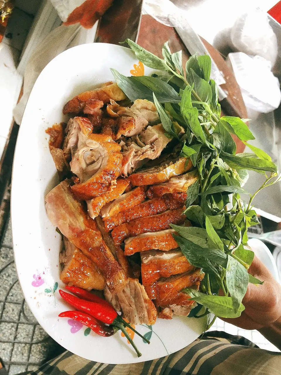 Hình ảnh Vịt nướng lá mắc mật (nửa con 1,2kg) 