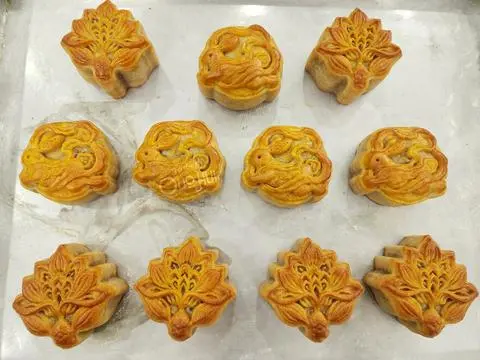 Hình ảnh Bánh Trung Thu Thập Cẩm Nấm Chay size mini 70g