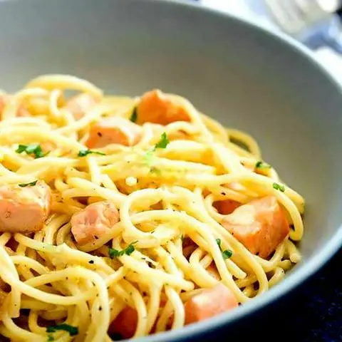 Hình ảnh Spaghetti creamy salmon