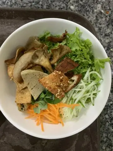 Hình ảnh Bún trộn topping thập cẩm