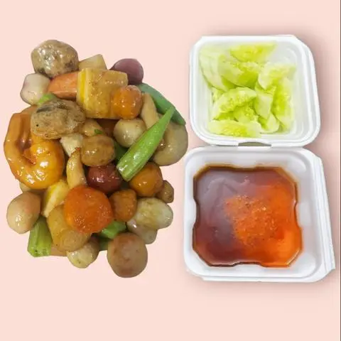 Hình ảnh Combo cá viên chiên thập cẩm vừa (tặng 2 chai trà sữa mini)