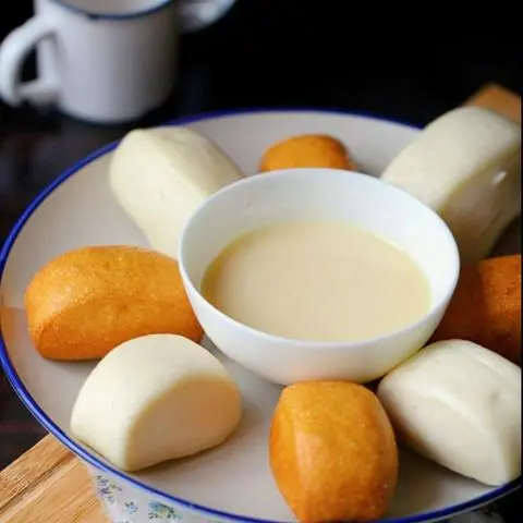 Hình ảnh Bánh Bao Mini Không Nhân (4 Bánh) Chiên, Chấm Sữa Đặ