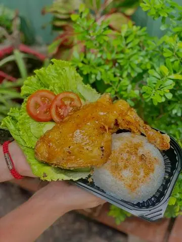 Hình ảnh Cơm Gà Góc Tư Mắm Tỏi