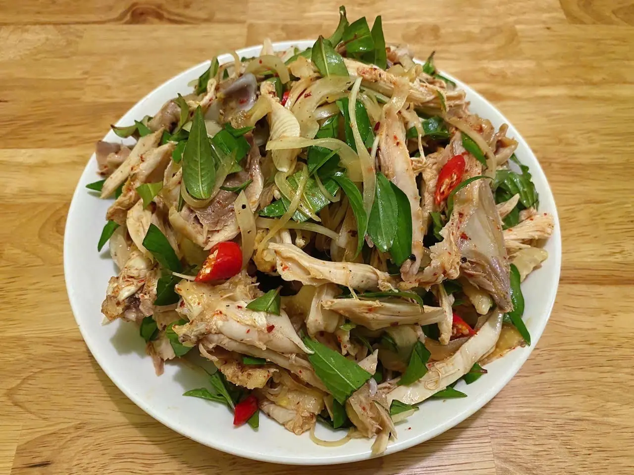 Hình ảnh Gà xé trộn rau răm 1/2 con - kèm cháo