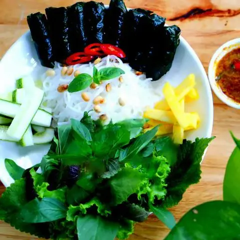 Hình ảnh Nấm nướng lá lốt chay
