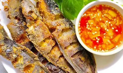 Hình ảnh Cơm cá trê chiên mắm gừng