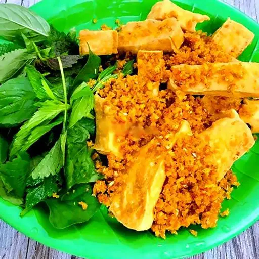 Hình ảnh Cơm đậu hủ xào sả nghệ chay
