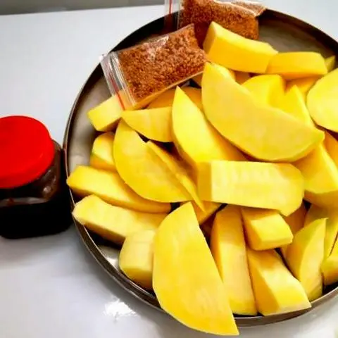 Hình ảnh Xoài Tứ Quý gọt mắm ruốc 500gr