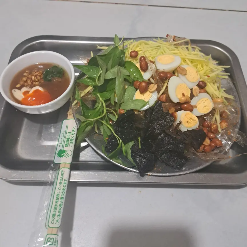 Hình ảnh Banh trang trộn  trứng, tep mỡ khô bò 