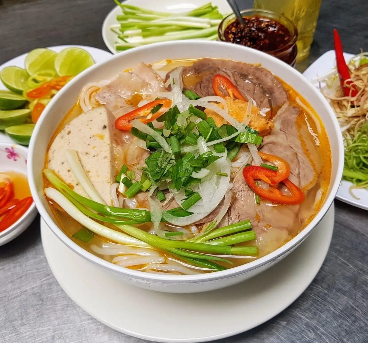 Hình ảnh Bún bò Tô Lớn(Không Giò) - Hộp
