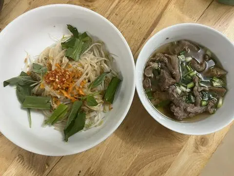 Hình ảnh Phở trộn sa tế bò