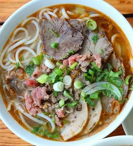 Hình ảnh Bún bò tái + nạm + gân