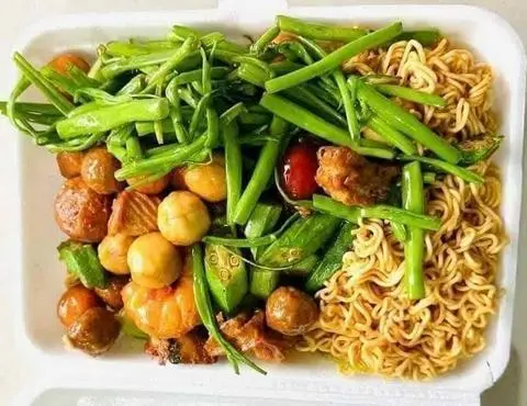 Hình ảnh Mì trộn xộn lộn full topping