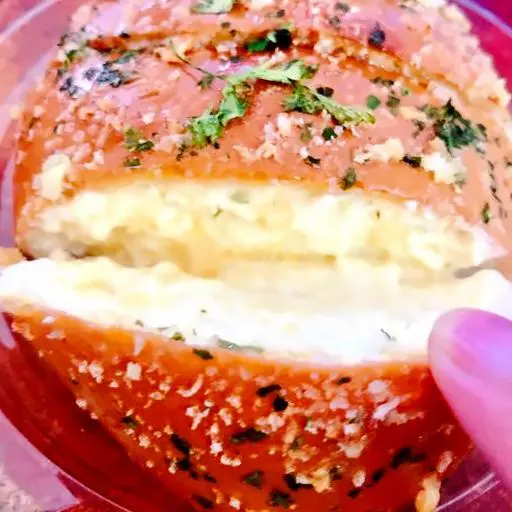Hình ảnh Bánh mì bơ tỏi siêu phô mai