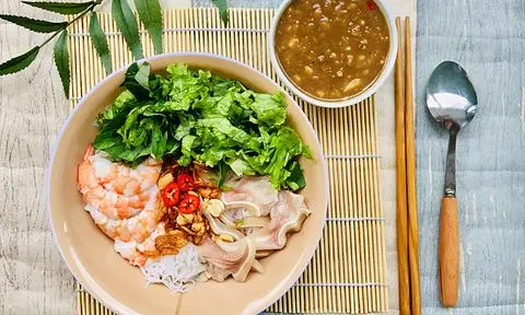 Hình ảnh Bún mắm nêm tai heo + tôm 
