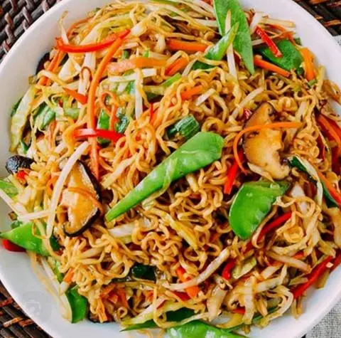 Hình ảnh mì cay xào bò 