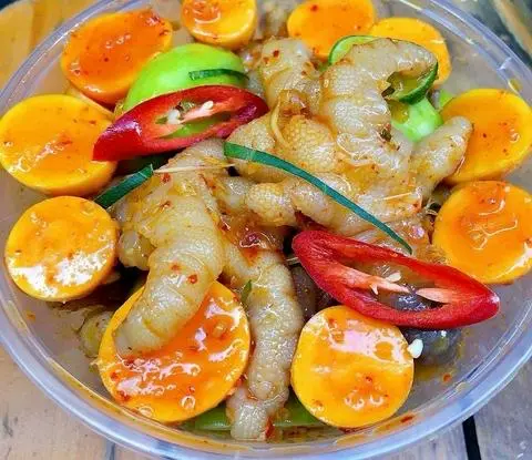 Hình ảnh Chân gà rút xương mix với 150gram trứng non ( size XXL)
