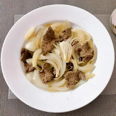 Hình ảnh bò xào củ hành thêm 