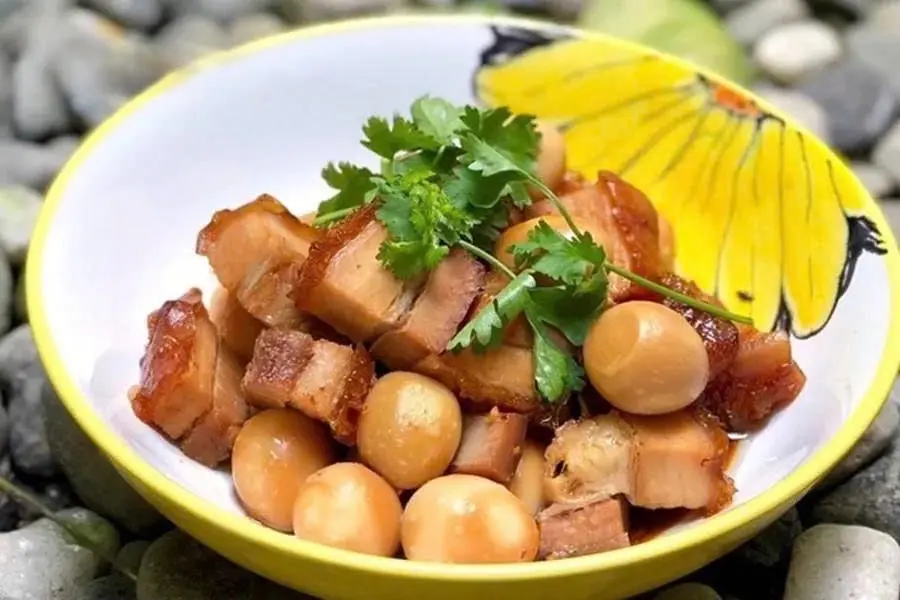 Hình ảnh Cơm Heo Quay Kho Tàu 